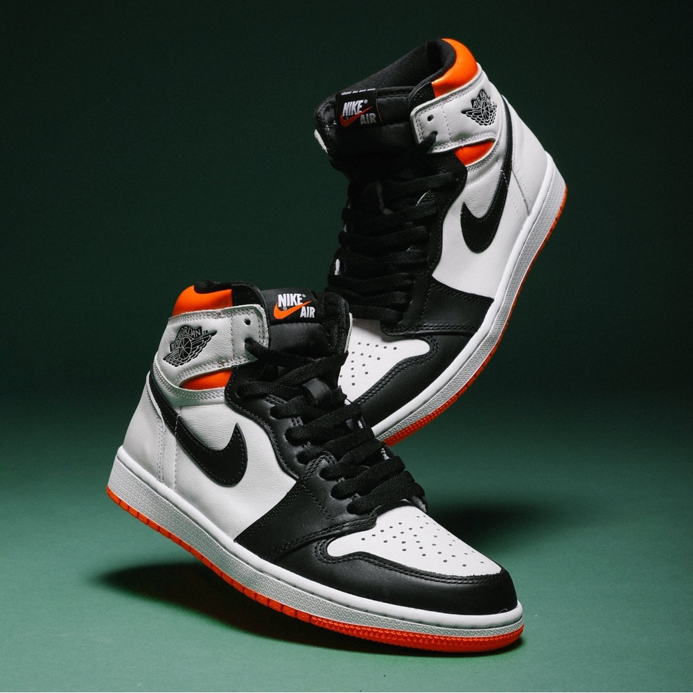Jordan Youth Air 1 Retro High OG - Picture 2 of 16